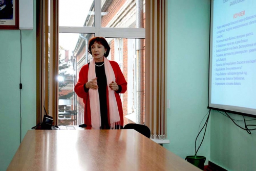 На семинаре для учителей, посвященном реализации экологического образования были распределены учебные пособия «Введение в байкаловедение, 5 класс» - 3 слайд