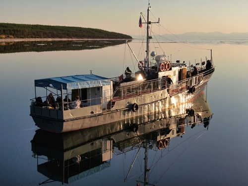 C юбилеем главного научного сотрудника  -  исследователя нерпы Евгения Аполлоновича Петрова! - 3 слайд