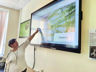 Лекция и практическое занятие «Роль спирогиры как идентификатора качества воды озера Байкал» для учеников образовательного комплекса «Точка будущего»