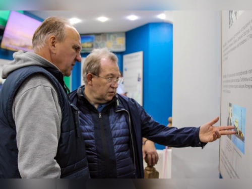 Визит президента РАН  Г. Я. Красникова в Байкальский музей СО РАН - 1 слайд