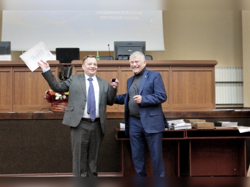 Сотрудники Байкальского музея награждены почетными знаками и грамотами СО РАН - 7 слайд