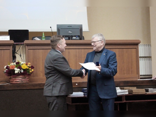 Сотрудники Байкальского музея награждены почетными знаками и грамотами СО РАН - 6 слайд